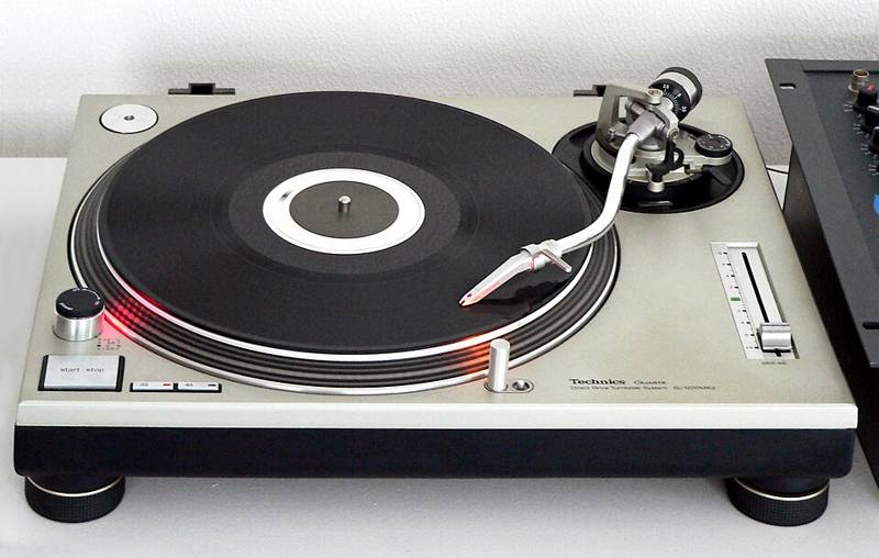A direct-drive DJ turntable with S-shaped tonearm